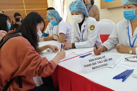 组图：越南招募1万名志愿者参加新冠疫苗第一阶段临床试验