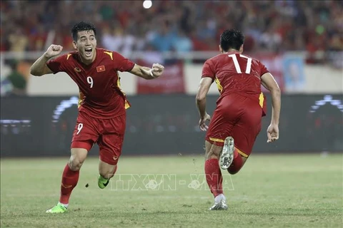 第31届东南亚运动会男足比赛：越南U23男足队以1比0击败泰国U23男足队 夺得男足金牌