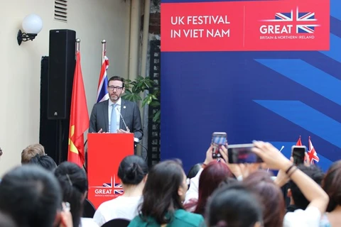 英国驻越南大使伊恩·弗鲁对越南人民崛起的愿望印象深刻