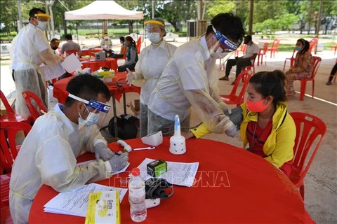 柬埔寨对与匈牙利外交和贸易部长佩特·希亚贾托接触的628人开展新冠肺炎核酸检测