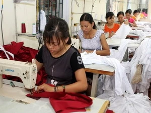 在越南向美国出口的主要产品中，纺织成衣排在第一位