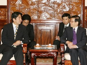 越南国家主席阮明哲会见了正在访越的日本前首相安倍晋三