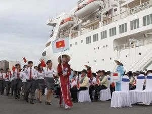越南青年代表团参加“东南亚青年轮船“活动