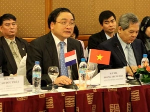 政府副总理黄忠海在联合委员会第一次会议