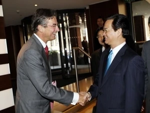 越南政府总理阮晋勇与荷兰政府副总理、经济农业及创新部长马克西姆•费尔哈根会面