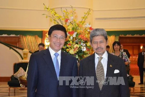 越南外交部长范平明访问文莱达鲁萨兰国 