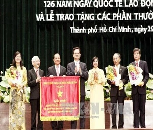 越南南方解放37周年庆祝活动在胡市隆重举行 