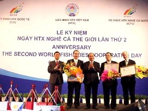 世界与越南渔业合作社发展研讨会在岘港市举行 