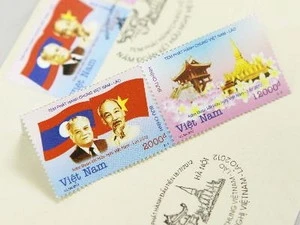 越南与老挝共同发行纪念越老关系邮票