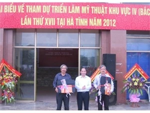 越南北中部地区美术展拉开序幕