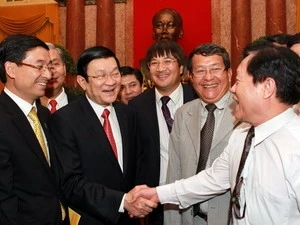 越南国家主席会见国内典范企业家代表团