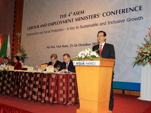 越南政府总理阮晋勇发表讲话