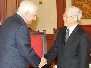 越南党和国家领导分别会见巴拿马总统