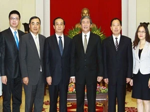 越南中央宣教部部长丁世兄与中国《人民日报》社代表团