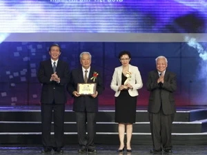 越南人才奖颁奖仪式在河内举行