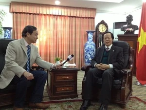 越南驻韩国大使陈仲全接受记者采访