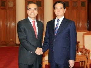政府总理阮晋勇会见韩国战略与财政部部长朴宰 完