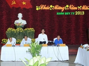 阮晋勇总理同平顺省主要领导举行会议