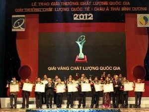 2012年国家质量奖和亚太国际质量奖颁奖仪式