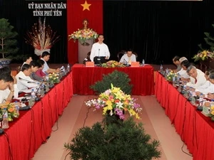 阮晋勇总理同政府工作代表团与富安省若干领导进行工作会谈