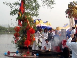 花芦古都传统庙会的迎水仪式