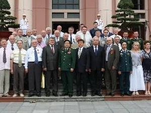 越南国防部长会见俄乌白退伍军人代表团