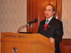 阮善仁副总理在会议上发表讲话