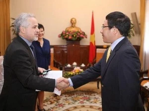 越南外交部长范平明会见加拿大外交部副部长莫里斯•罗森伯格