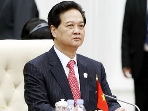 阮晋勇总理出席2013年世界经济论坛东亚会议