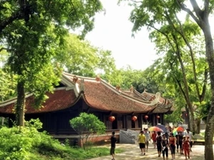 游客参观太庙区