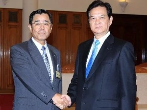 越南政府总理阮晋勇主持2011-2015年任期的越南国家教育与人力资源发展委员会会议