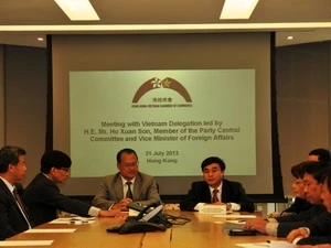 越共中央委员、越南外交部副部长胡春山香港-越南工商处举行会晤