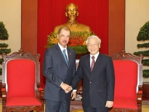 越共中央总书记阮富仲会见塞舌尔共和国总统詹姆斯 