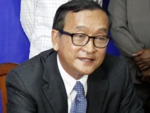 柬埔寨反对党救国党主席桑兰西宣布停止示威活动。