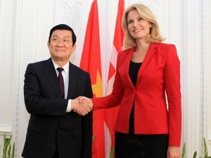 越南国家主席张晋创与丹麦首相赫勒·托宁·施密特（