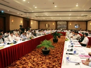 2013年秋季经济论坛在顺化市举行