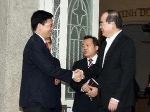 越南祖国阵线中央委员会主席、政府副总理阮善仁会见北方越南福音教协会领导人