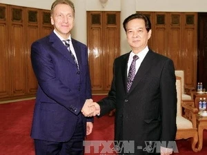 越南政府总理阮晋勇会见俄联邦政府第一副总理舒瓦洛夫