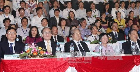 越南国会主席阮生雄出席2013年第二届越南太原茶叶节