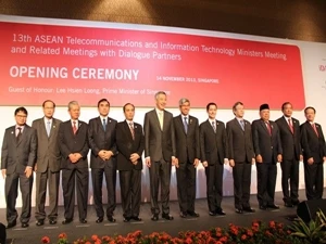 东盟秘书长黎良明、新加坡总理李显龙和与会代表