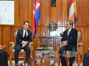 阮德利社长与柬埔寨新闻部长乔甘哈里