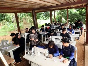 岱族、瑶族工业缝纫技术培训班