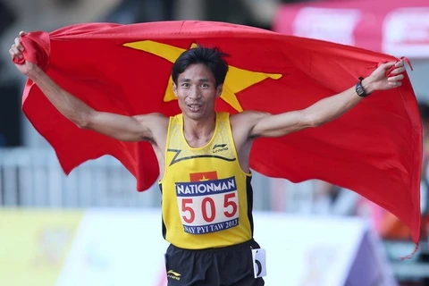 越南田径运动员范氏萍夺得金牌