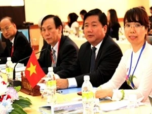 越南交通运输部部长丁罗参加第19次东盟交通部长会议