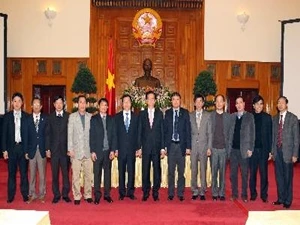越南政府总理阮晋勇和各位商务参赞