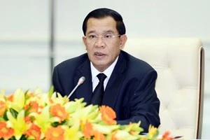  越南政府总理阮晋勇与柬埔寨政府首相洪森在第十届东盟—中国商务与投资峰会