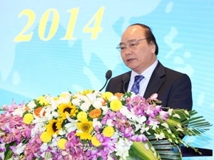 越南政府副总理、国家防治艾滋病和打击毒品、卖淫委员会主席阮春福主持会议
