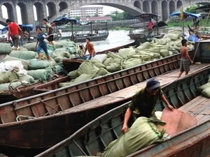 越南广宁省芒街市贸易活动