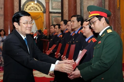 越南国家主席张晋创颁发检察员任命书