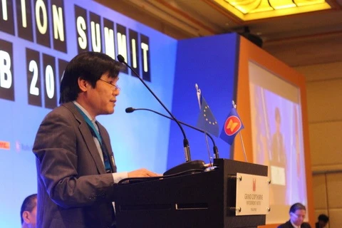 越南航空局副局长丁越胜在会上发表演讲